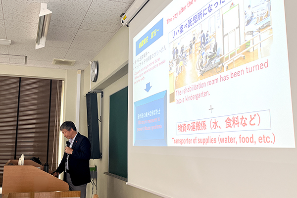 理学療法学科 今野講師の講義の様子