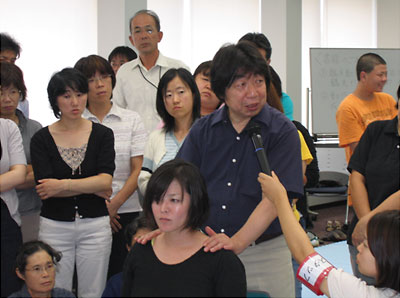 講師の吉川先生による臨床動作法の実演