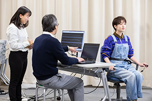 ポリグラフ実験の授業風景